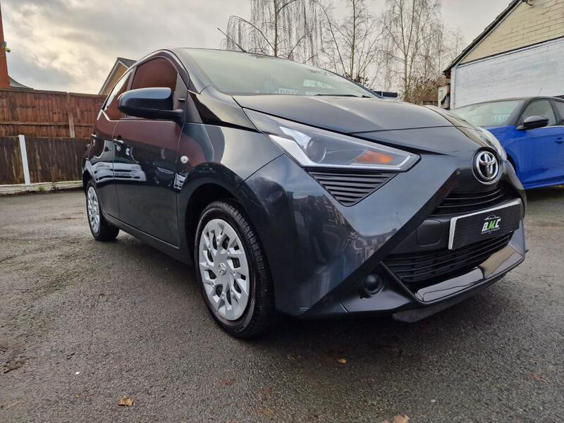 TOYOTA AYGO 1.0 VVT-i x-play 
