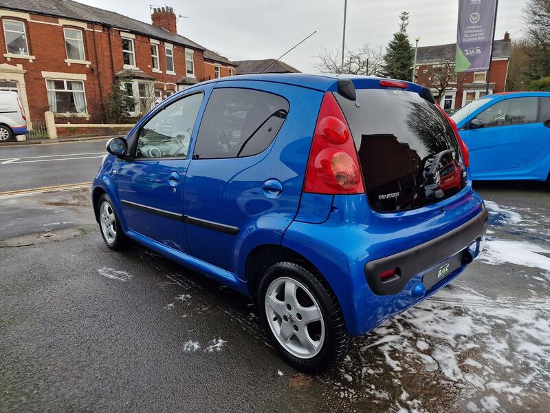 PEUGEOT 107