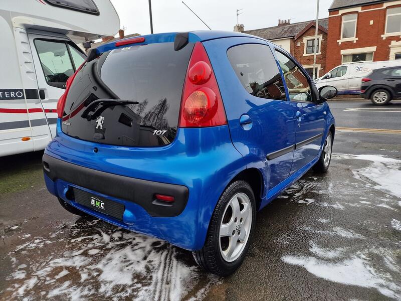 PEUGEOT 107