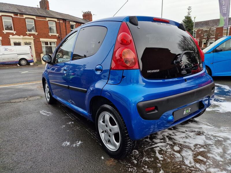 PEUGEOT 107