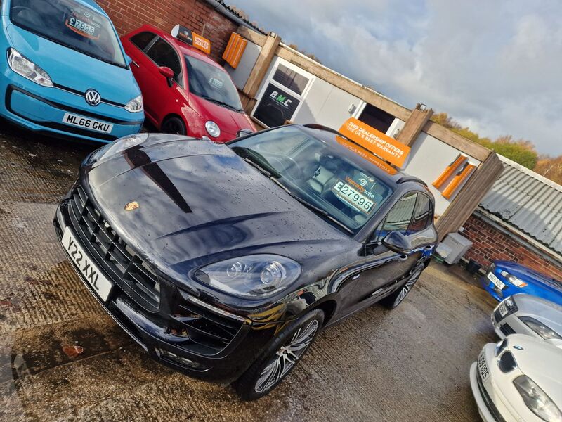 PORSCHE MACAN